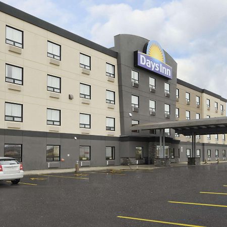 Days Inn By Wyndham Regina Airport West Екстер'єр фото