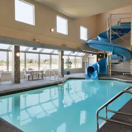 Days Inn By Wyndham Regina Airport West Екстер'єр фото