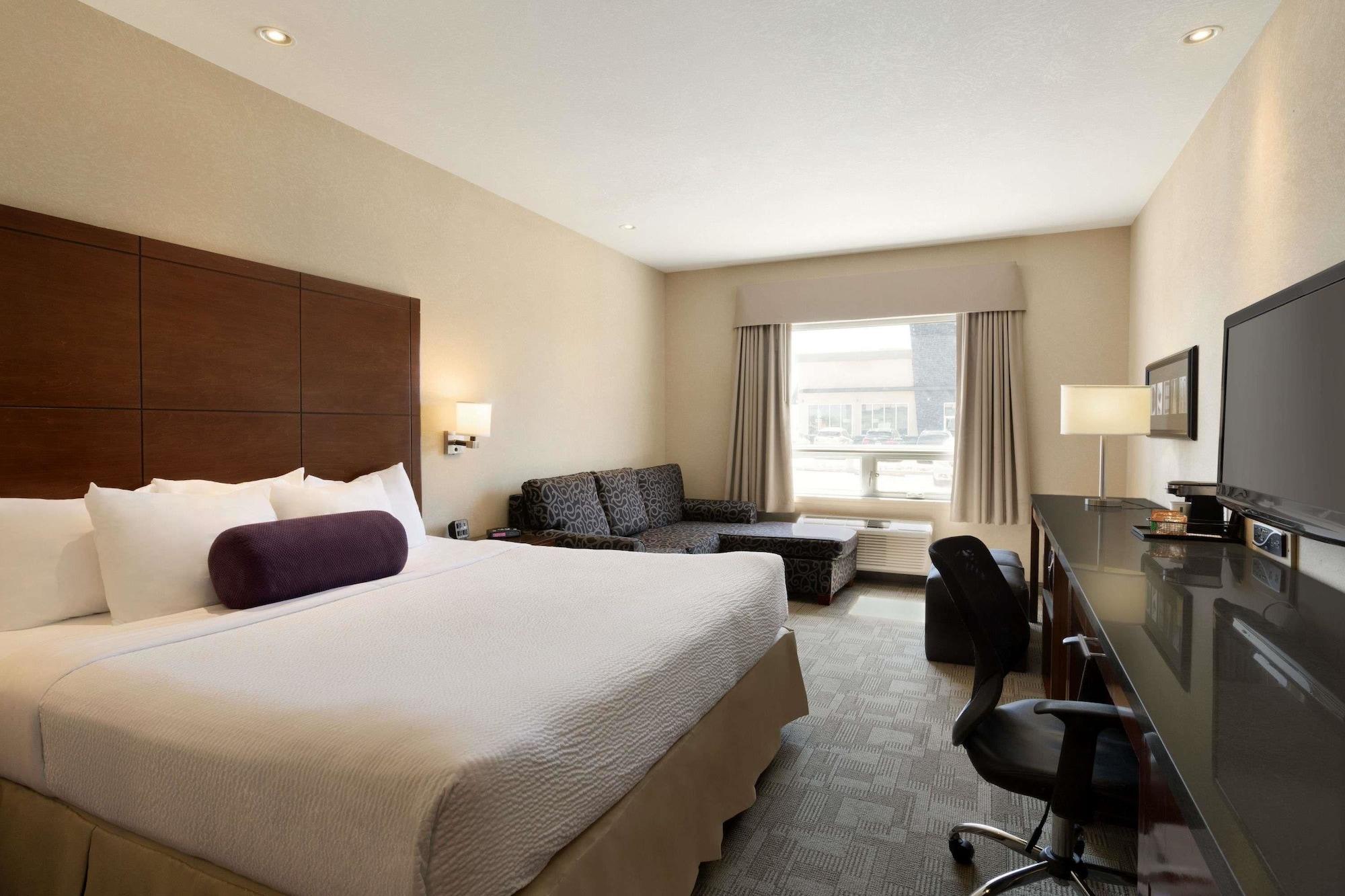 Days Inn By Wyndham Regina Airport West Екстер'єр фото