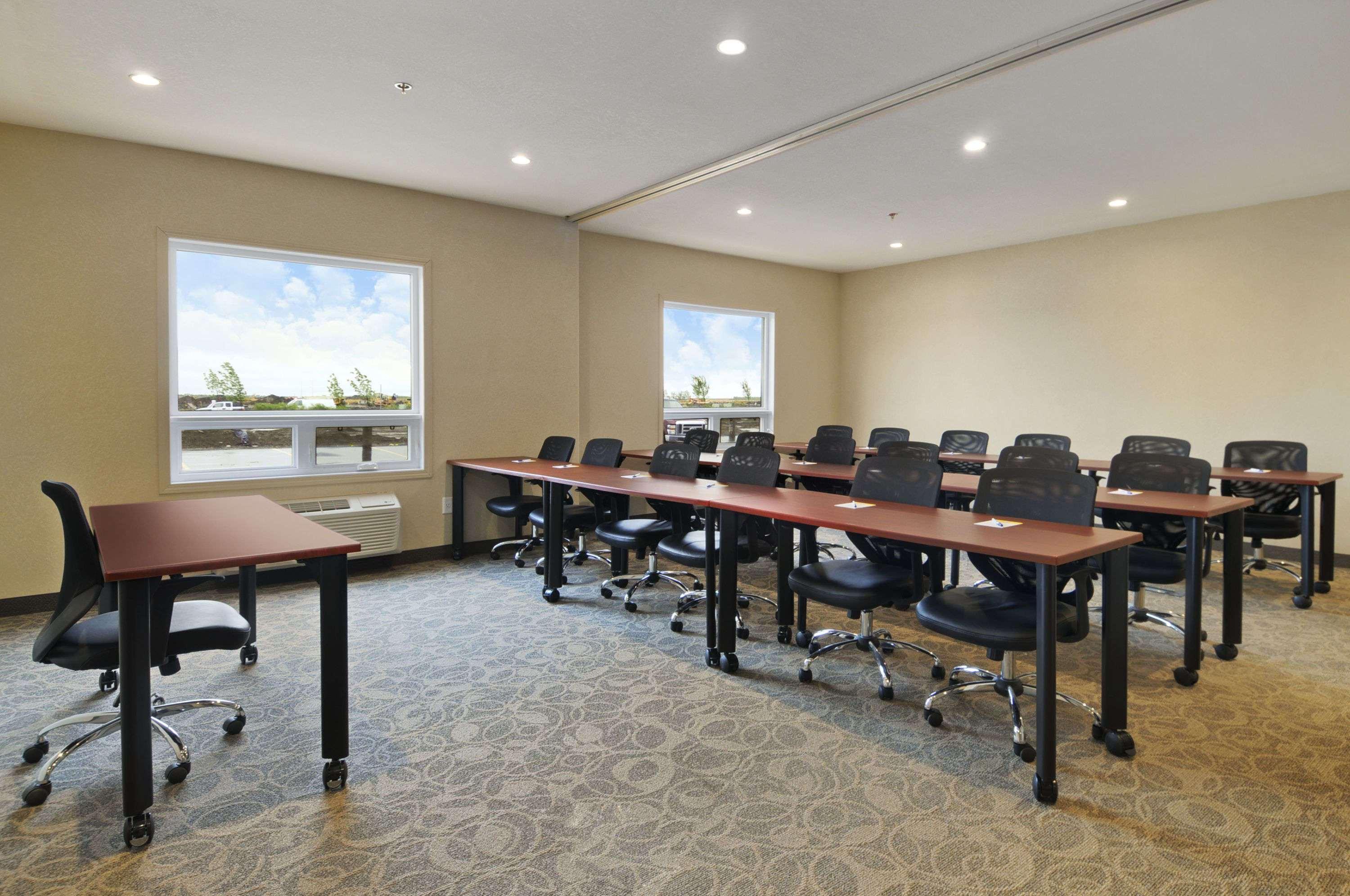 Days Inn By Wyndham Regina Airport West Екстер'єр фото