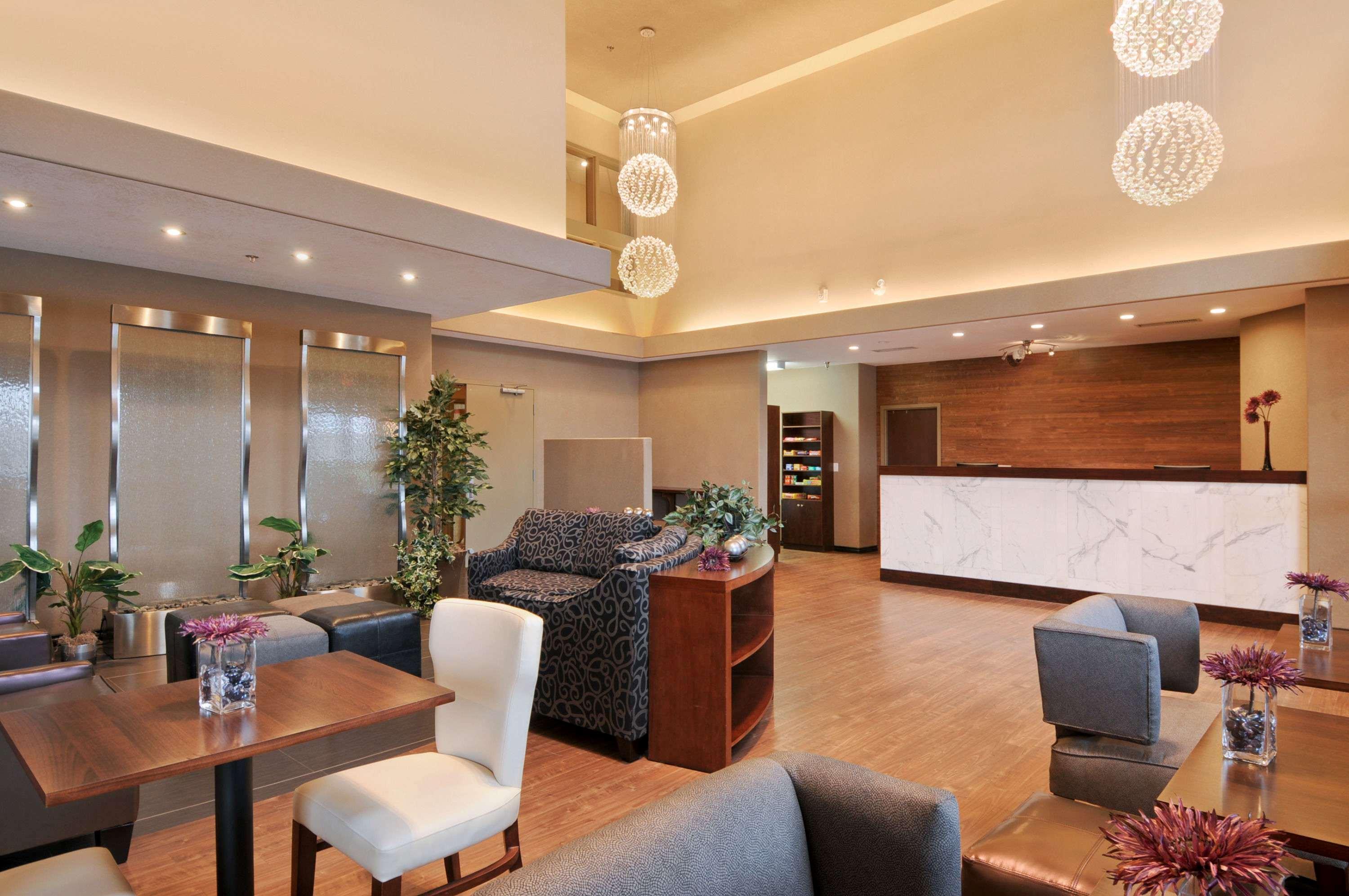 Days Inn By Wyndham Regina Airport West Інтер'єр фото