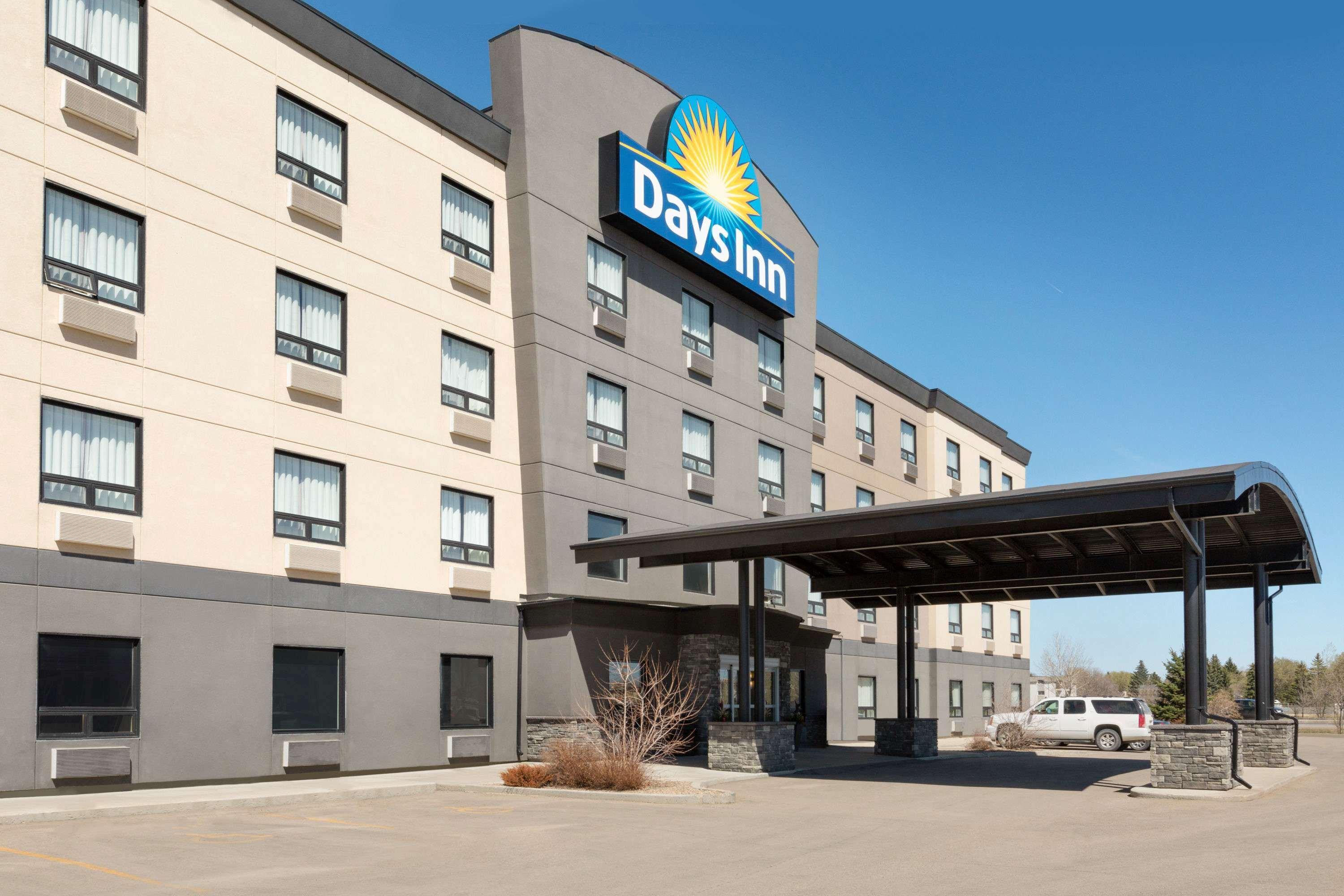 Days Inn By Wyndham Regina Airport West Екстер'єр фото