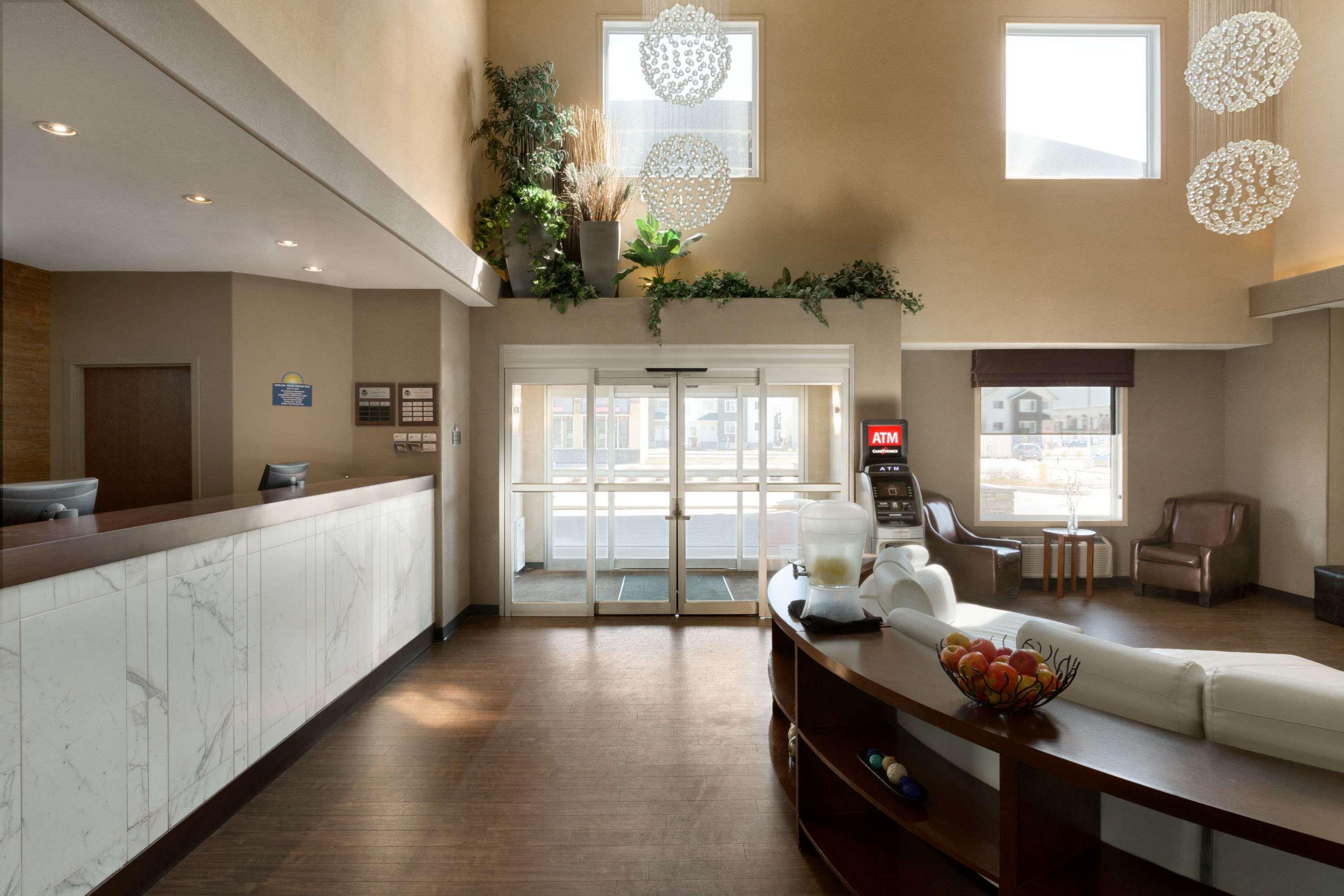 Days Inn By Wyndham Regina Airport West Екстер'єр фото