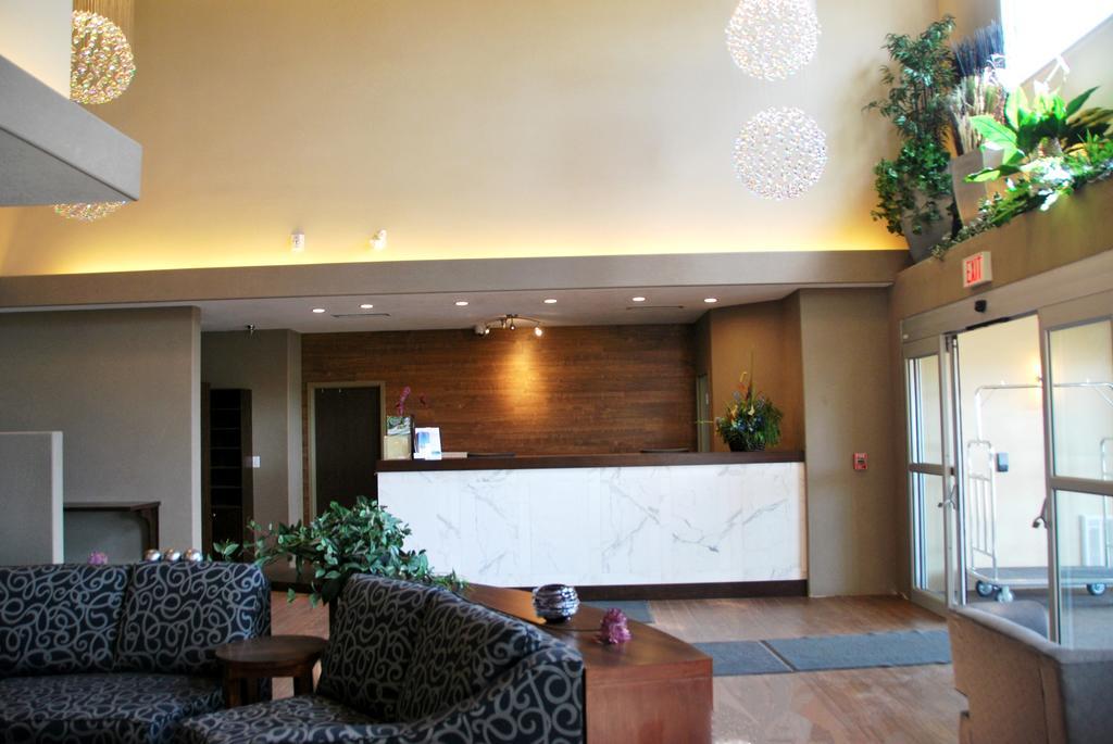 Days Inn By Wyndham Regina Airport West Екстер'єр фото